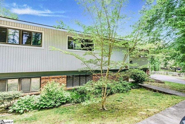 Building Photo - 70 Briarview Cir