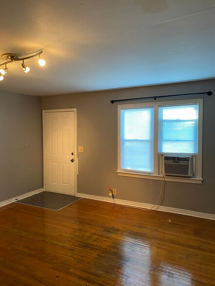 Primary Photo - 952 N Holyoke Ave