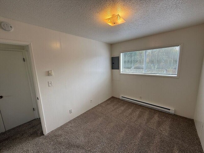 Building Photo - 550 SW Levens St