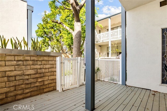 Building Photo - 4425 W Sarah St