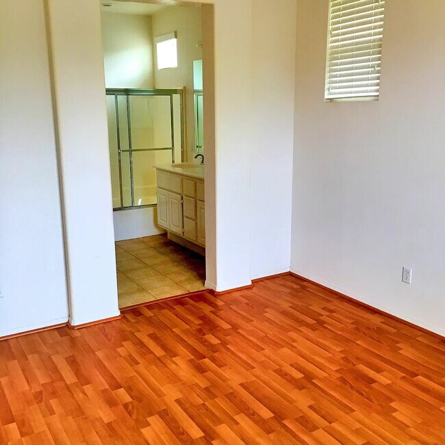 Building Photo - "Charming 2-Bed, 2-Bath Retreat in Moreno Valley – 1,110 Sq Ft of Comfort!"