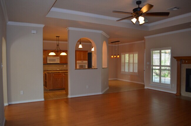 Building Photo - EXECUTIVE HOME IN COUNTRY TRAILS SUBDIVISI...