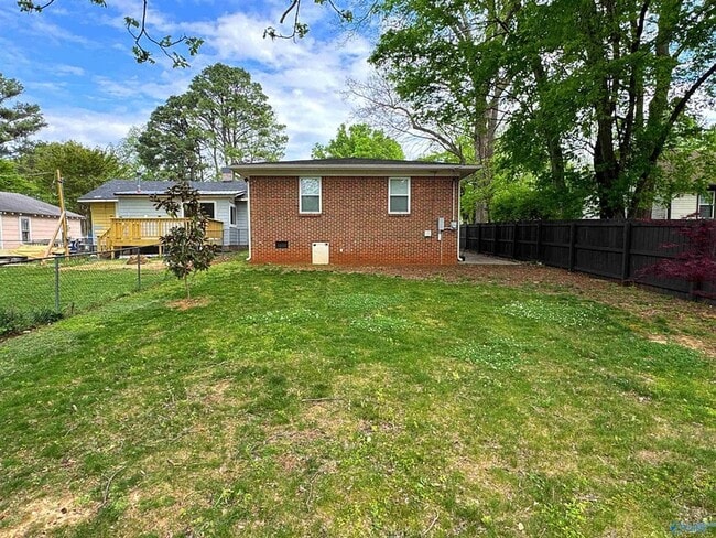 Building Photo - 1612 NE Wellman Ave