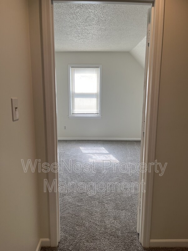Building Photo - 514 SE Adobe Dr