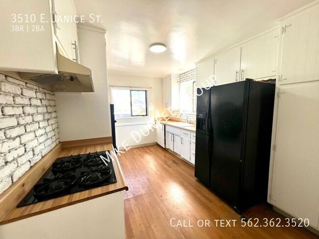 Building Photo - 3510 E Janice St