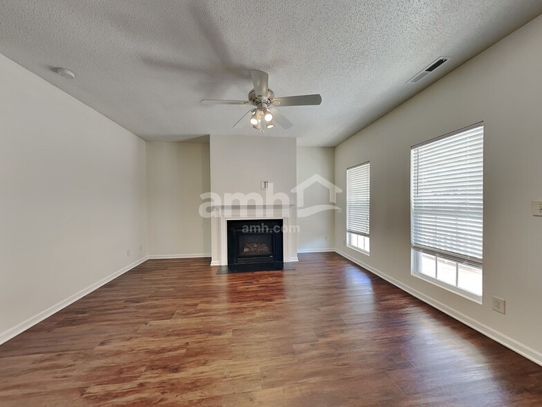 Building Photo - 539 Rockbridge Dr