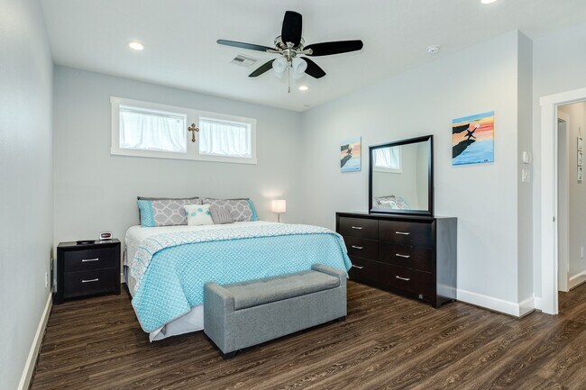 Building Photo - 12940 John Reynolds Rd