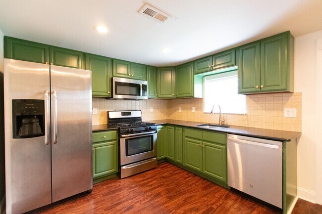 Building Photo - Excellent South Philadelphia Row Home