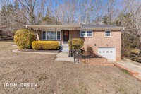 Building Photo - Adorable 3-Bedroom House in West Asheville