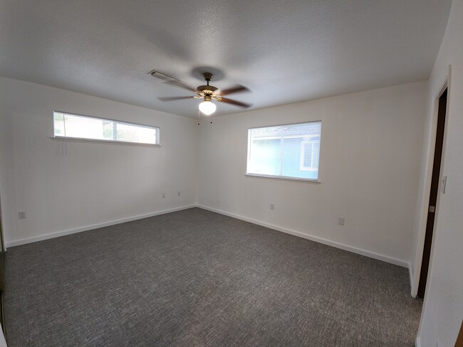 Building Photo - 1530 Aloha St
