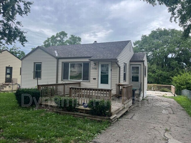 Primary Photo - 3934 Monroe St