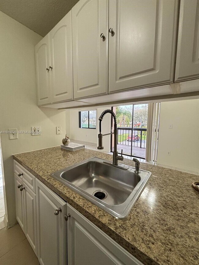 Building Photo - 6031 10th Ave N