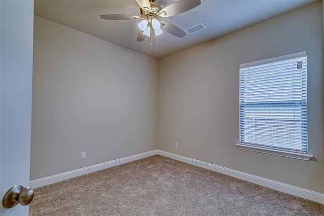 Building Photo - 327 Sweetspire Dr