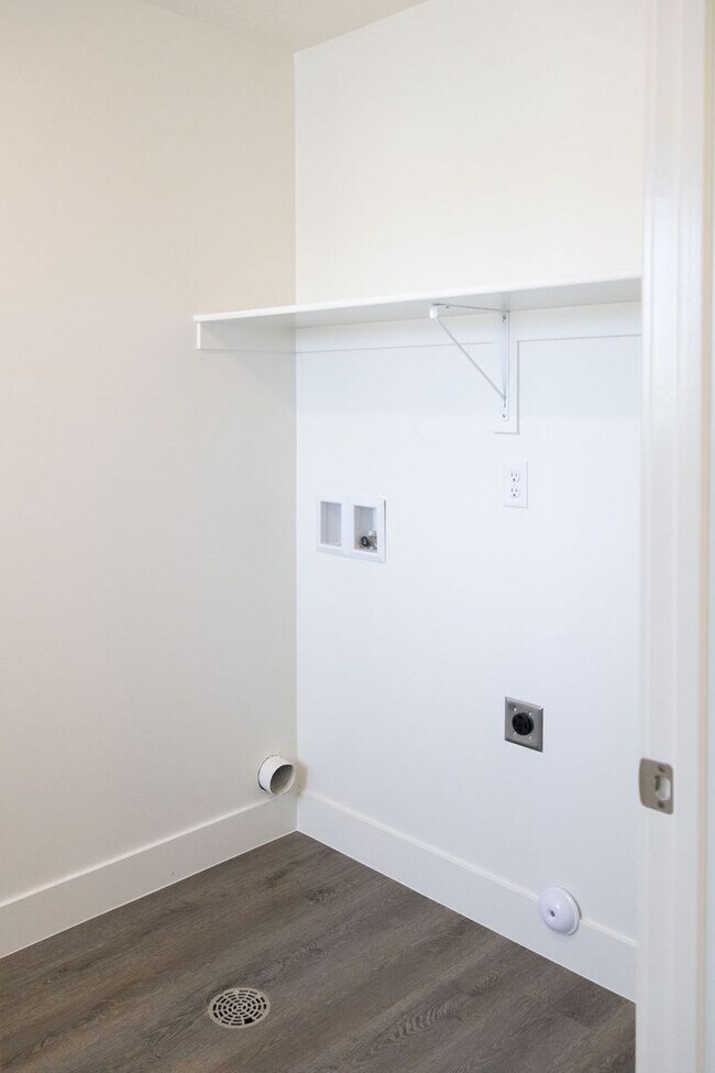 Building Photo - Spacious 4-Bed Home in Sage Canyon