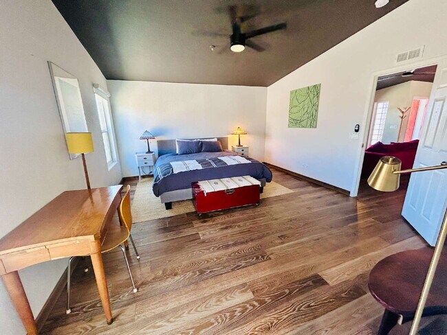 Building Photo - Updated 3 bd, 2 ba on 1.98 Acres with Hot Tub!