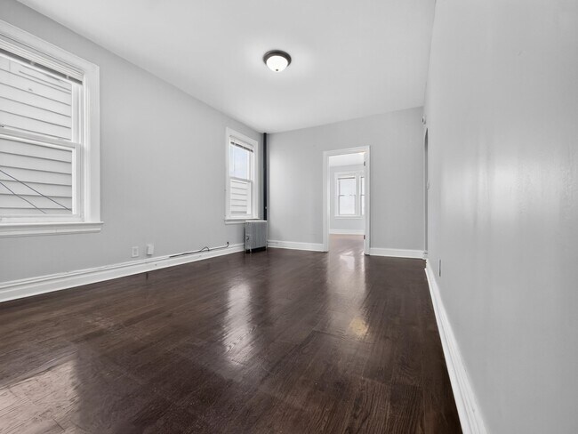Building Photo - 86 W 45th St