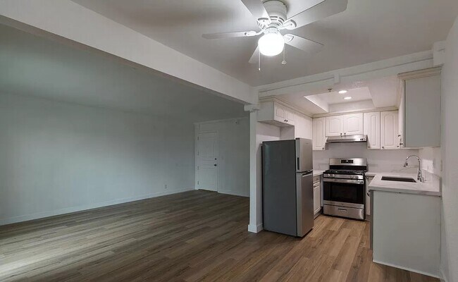 Dining/Living Space - 601 S Grevillea Ave