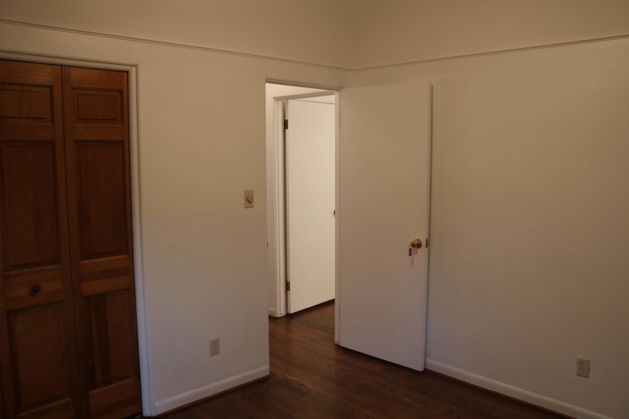 Guest BR - 323 N Eton St