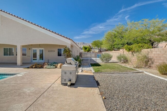 Building Photo - All Single Story Community! 4 Bedroom with Pool & RV Parking! Incredible Strip Views!