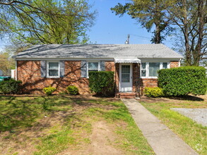 Building Photo - 2100 Brockway Ln