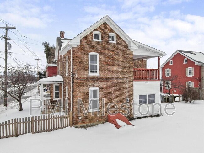Building Photo - 1001 Pope Ave