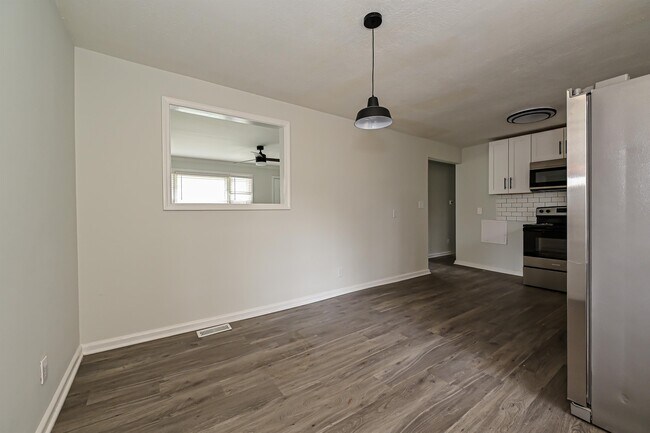 Building Photo - 1640 Eaves Rd