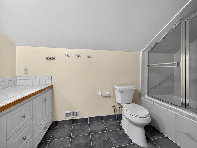 Building Photo - 16711 NE 18th St