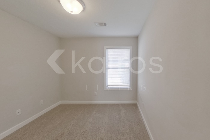 Building Photo - 1396 Maxwell Cir