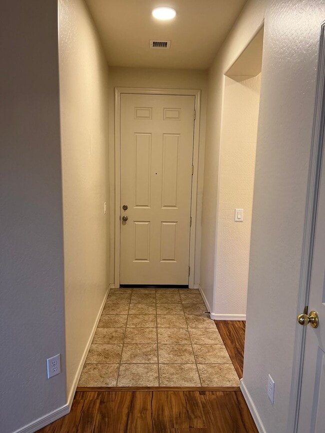 Building Photo - MOVE IN SPECIAL ~ 4 Bedroom in Stoneridge,...