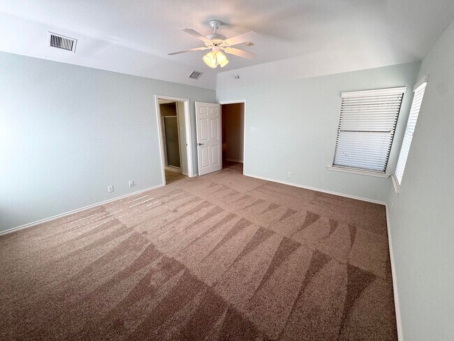 Building Photo - 3 Bed 2 Bath Ready To Rent ASAP!