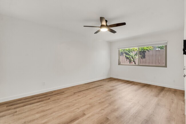 Building Photo - 4820 Cobb Dr
