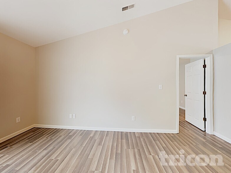 Building Photo - 2238 Leaf Dr