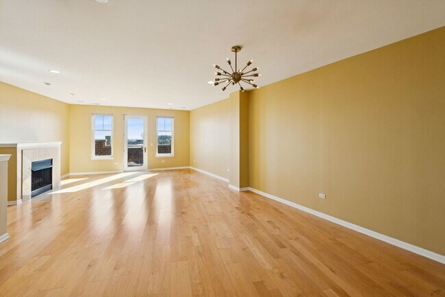 Building Photo - 7748 N Sheridan Rd