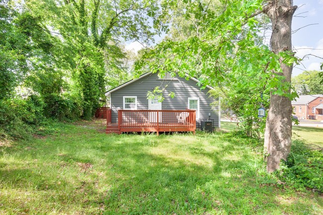 Building Photo - Updated 3bd/2ba Ranch Blocks From Downtown...