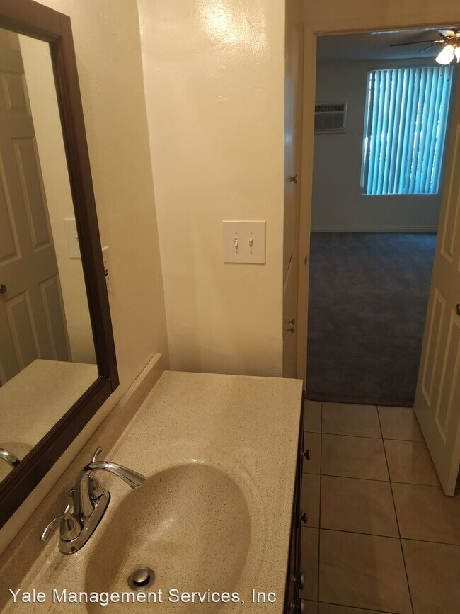 Building Photo - 18553-18563 Clark St