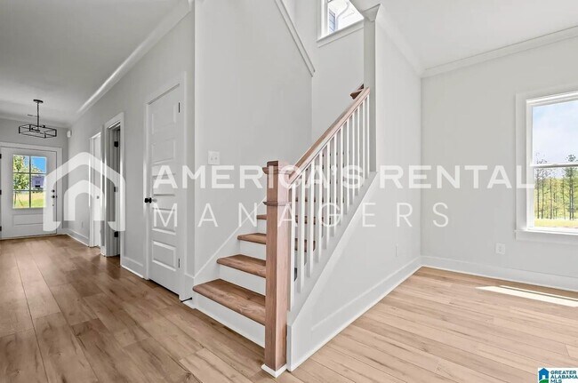Building Photo - Rare 5 Bedroom Home for Rent!