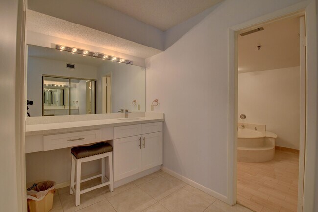 Building Photo - 7194 Promenade Dr