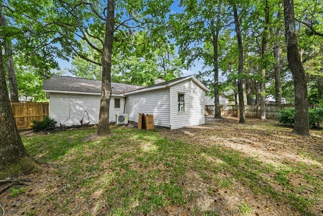 Building Photo - 100 English Rd