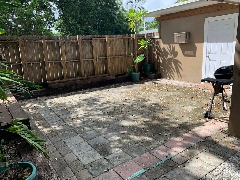 Backyard - 320 SW 21st St