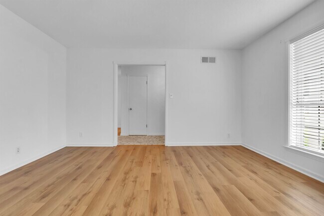 Building Photo - 5427 Shirlington Ave