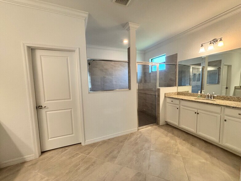 Building Photo - 14527 Palamos Cir