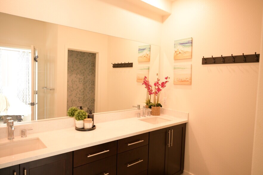 master bath - 45139 Challenge Cmn