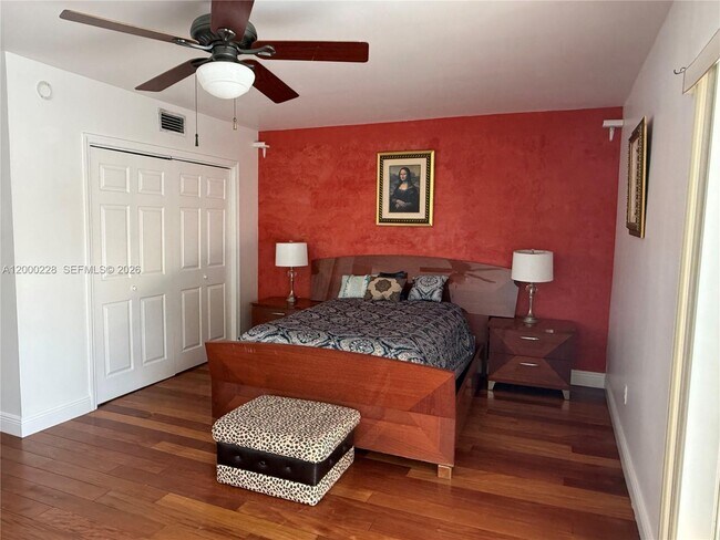 Building Photo - 13505 NE 23rd Ct