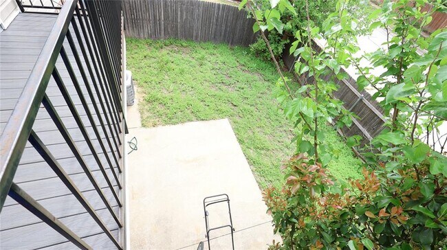 Building Photo - 847 Rambling Oaks Dr