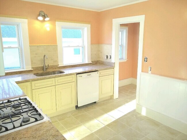 Building Photo - 7 Grand St