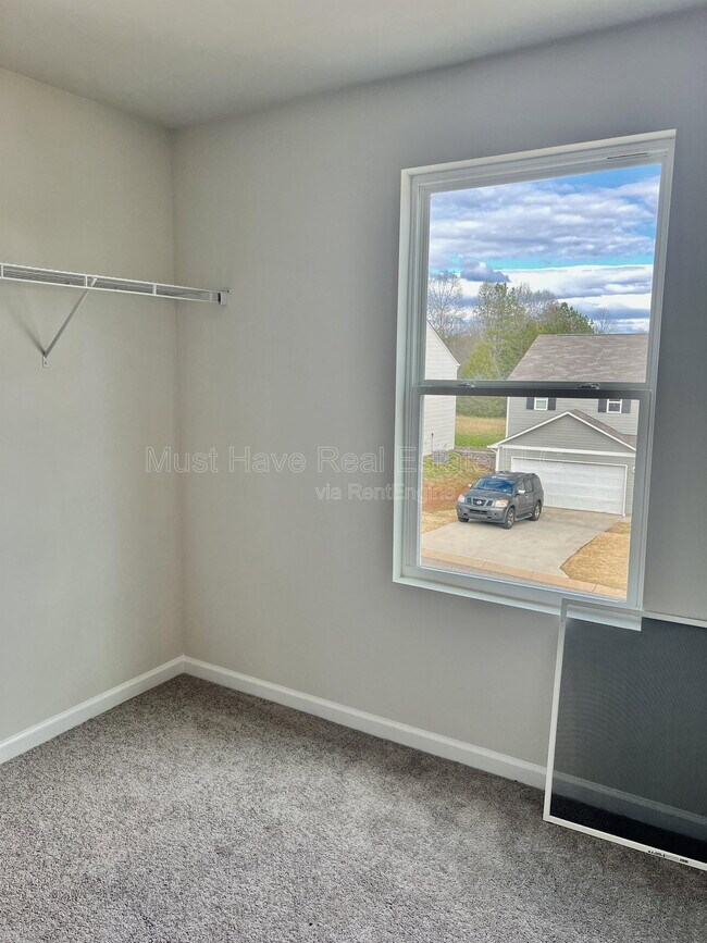 Building Photo - 1459 Cannan Mountain Dr