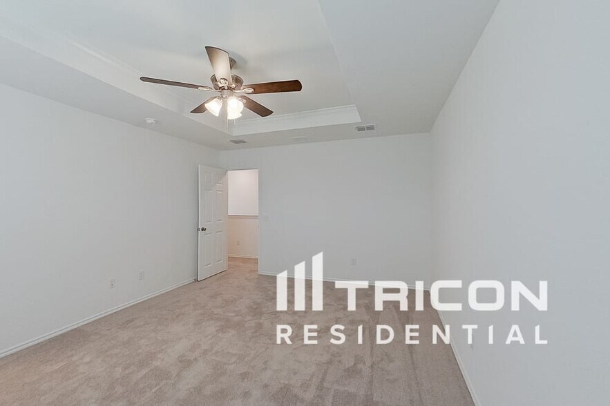 Building Photo - 2411 Carlow Ln