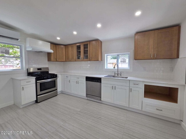 Building Photo - 42 Linton Pl