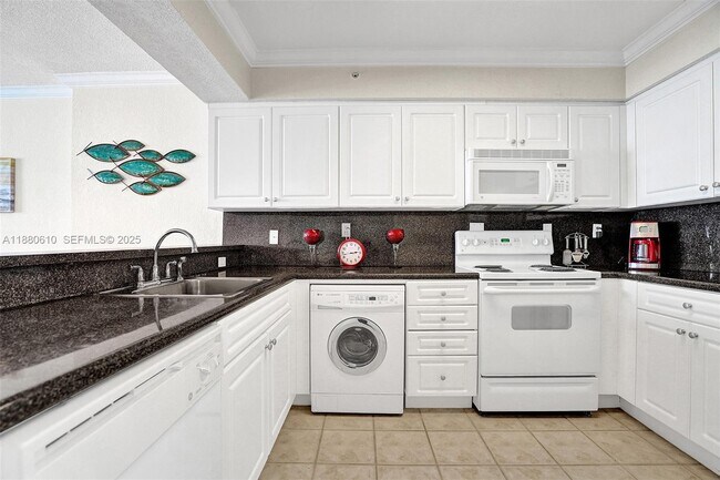 Building Photo - 2501 S Ocean Dr