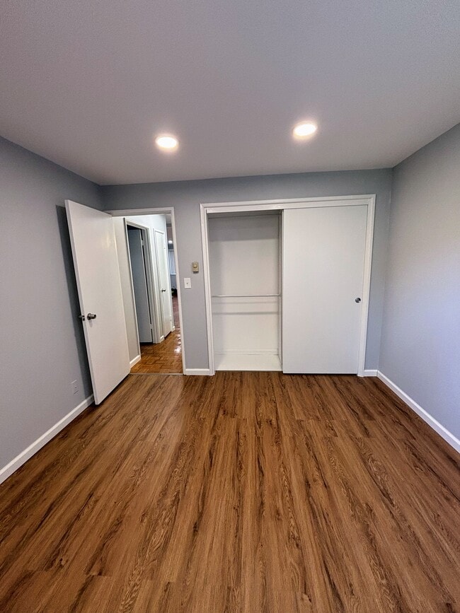 Building Photo - 164 Kennedy Dr